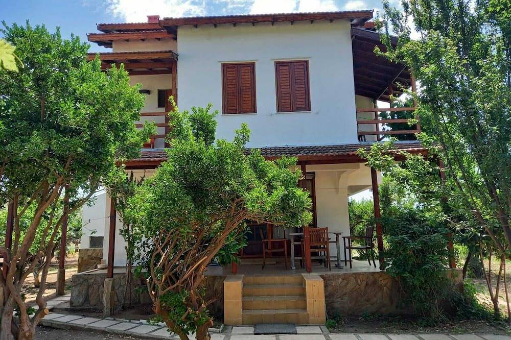 Cosy and relaxing villa in a big mandarin garden in Izmir, Provinz Izmir