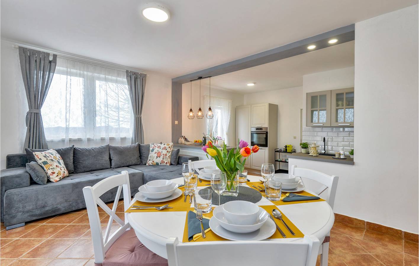 Charmante 90 m² große Wohnung mit Pool in der Nähe des Flusses Bednja in Varazdin