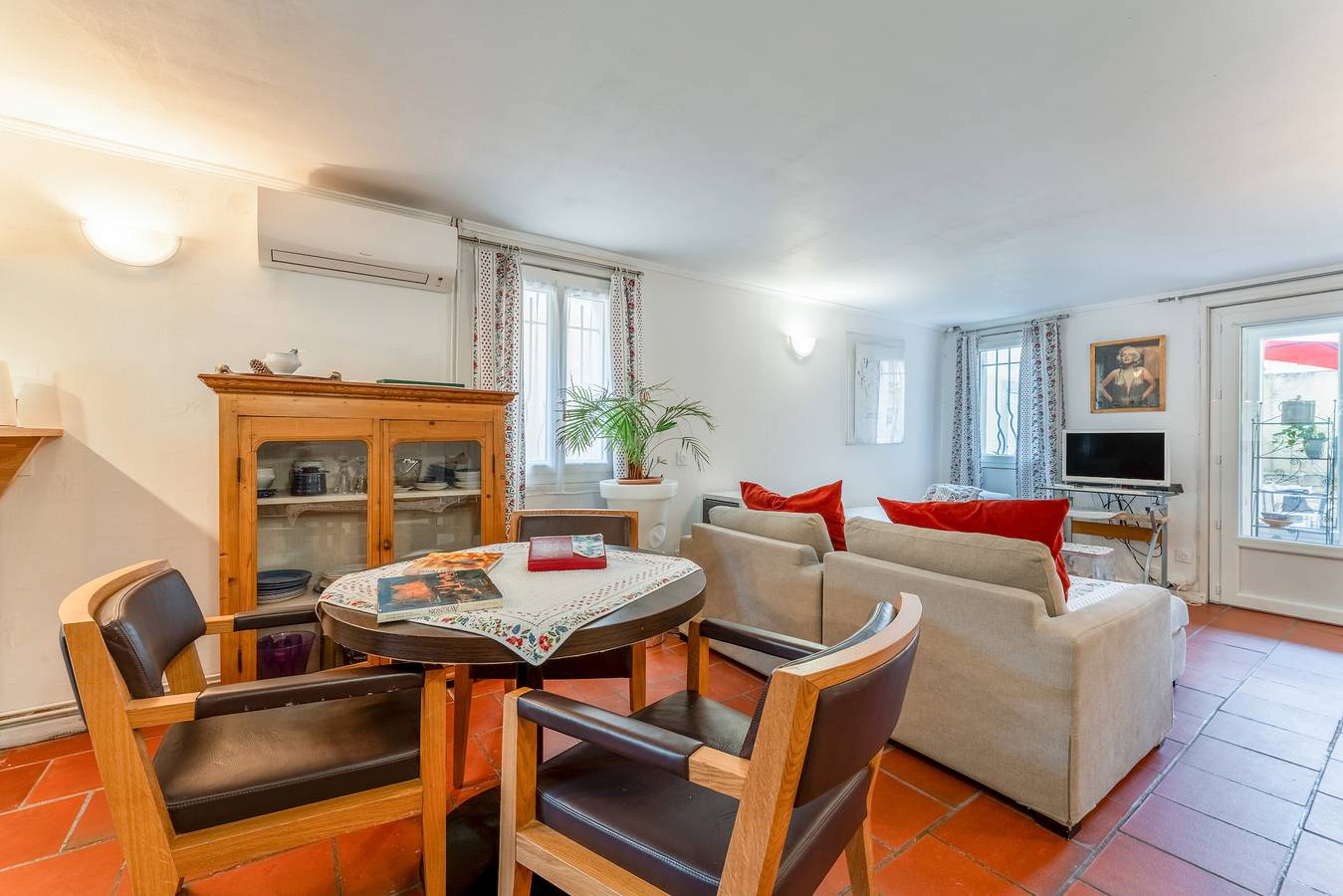 Maison de Vacances 'La Ruche des Abeilles' avec Terrasse Privée, Wi-Fi et Climatisation in Avignon, Vaucluse