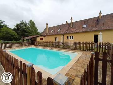 Gîte pour 2 personnes, avec terrasse ainsi que jardin et piscine à Milhac