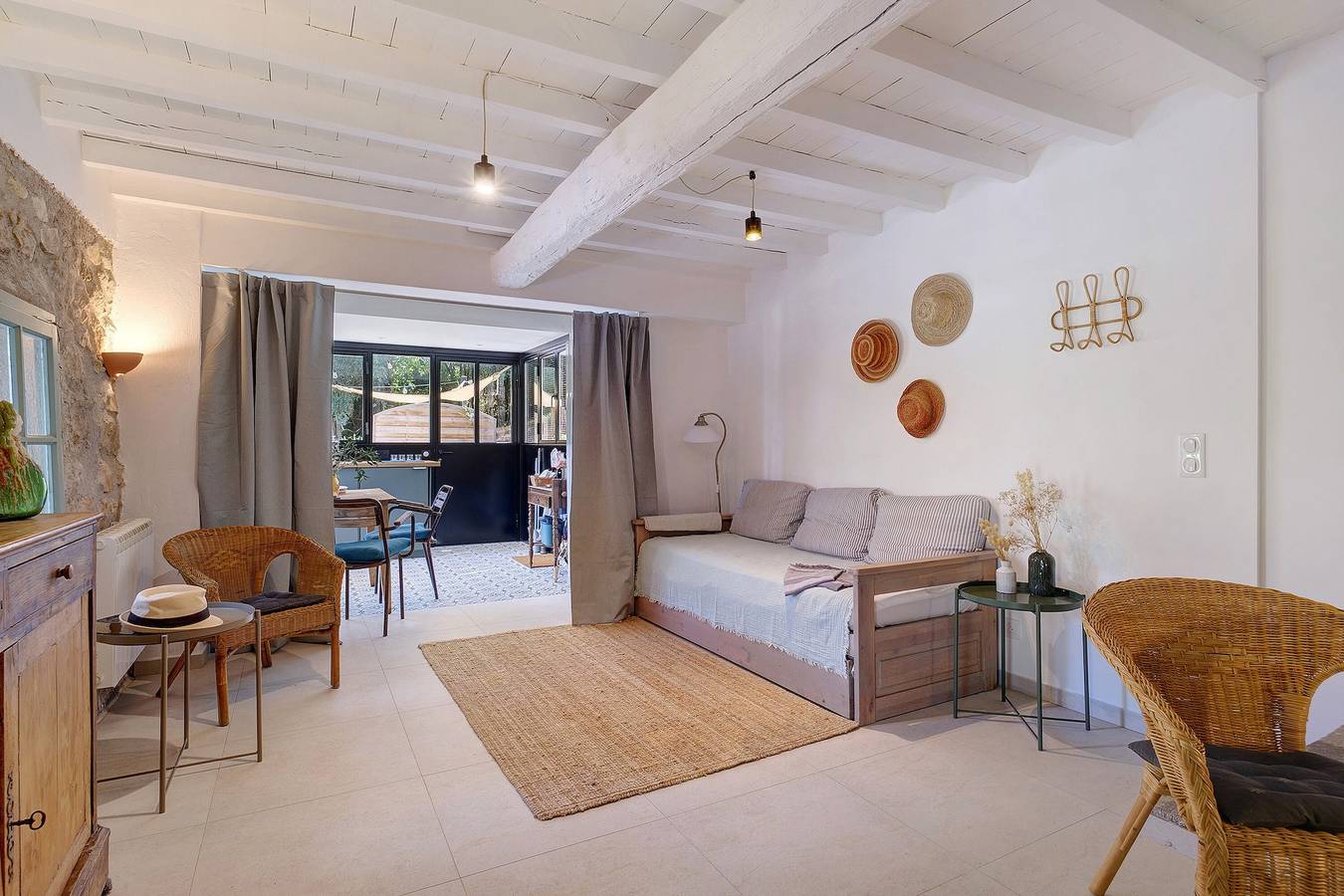 Maison de vacances « La Bergerie dans les oliviers » avec vue montagne, piscine partagée et Wi-Fi in Le Bar-sur-Loup, Côte méditerranéenne (France)