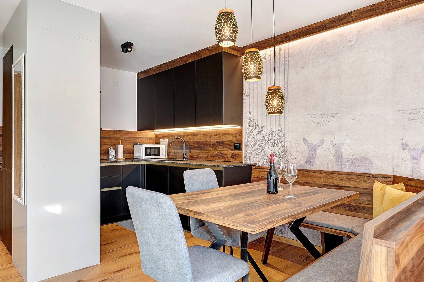 Ganze Wohnung, Apartment 'Villa Helena' mit Bergblick, privater Terrasse und Wlan in Cavalese, Fleimstaler Alpen