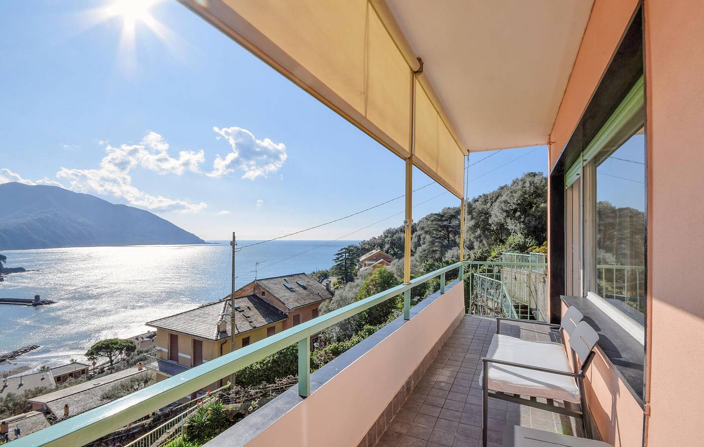 Ganze Ferienwohnung, Apartment mit Meerblick, Parkplatz, Terrasse und WiFi in Strandnähe in Recco, Riviera di Levante