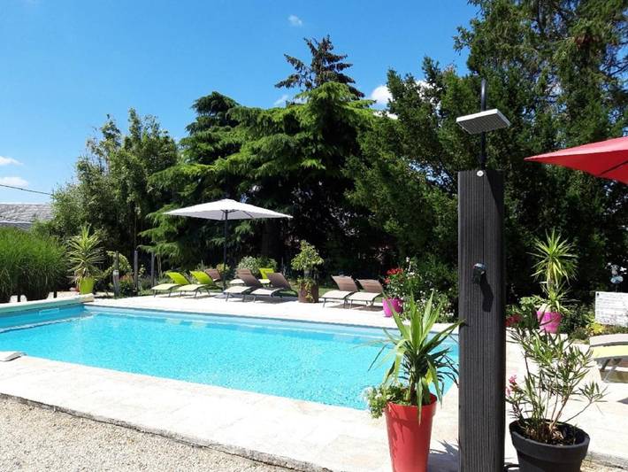Gîte pour 2 personnes, avec Terrasse et Jacuzzi ainsi que Jardin et Piscine à Sainte-Maure-de-Touraine