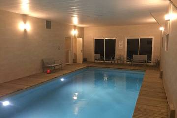 Gîte pour 4 personnes, avec balcon ainsi que jardin et piscine, animaux acceptés à Minihy-Tréguier