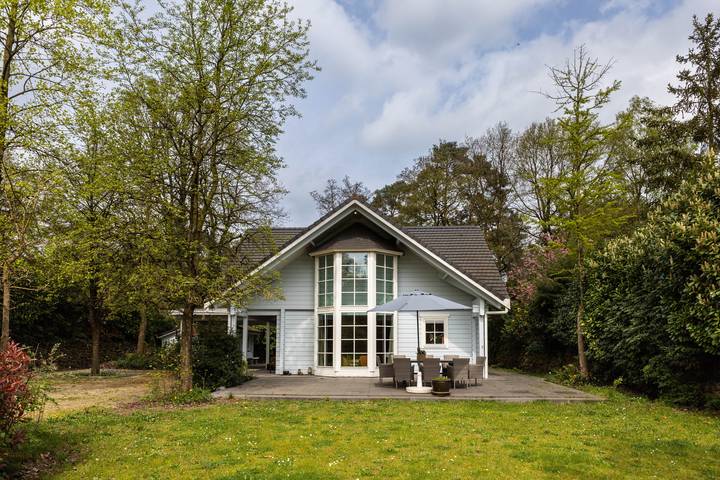 Vakantiehuis voor 8 personen, with terras and sauna as well as tuin in Winterswijk