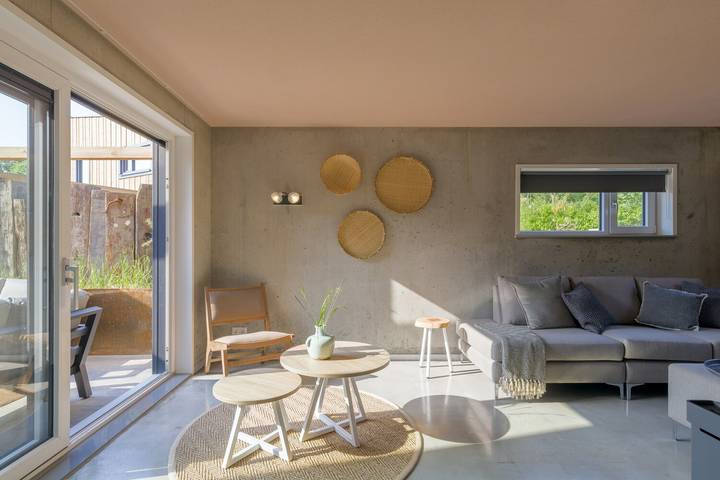 Strandhuisje voor 6 personen, with Balkon/Terras and Terras as well as Tuin in 