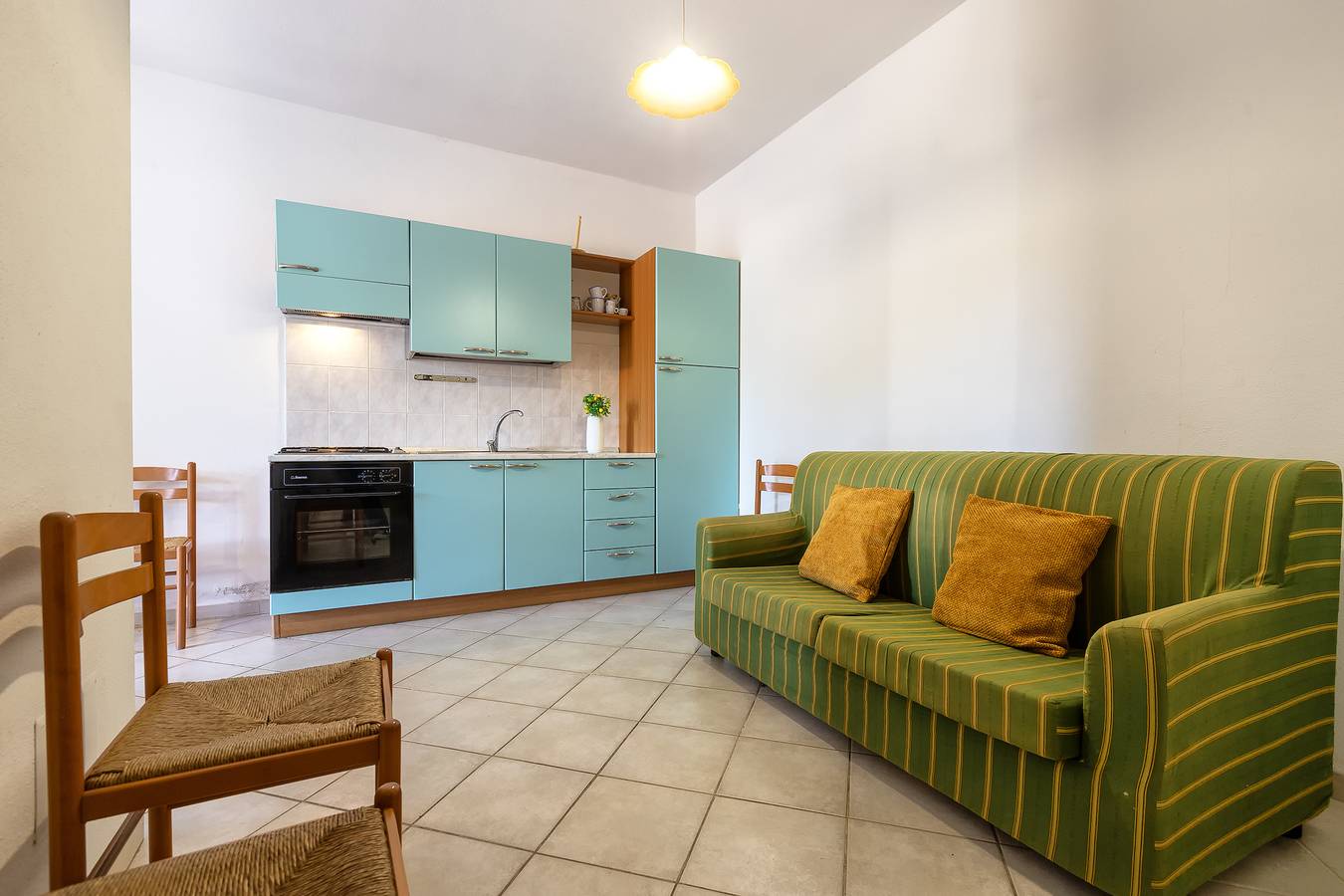 Entire apartment, Apartment 'Nel Borgo Pt Dx' with Private Terrace, Wi-Fi and Air Conditioning in Trinità d'Agultu e Vignola region, Olbia-Tempio