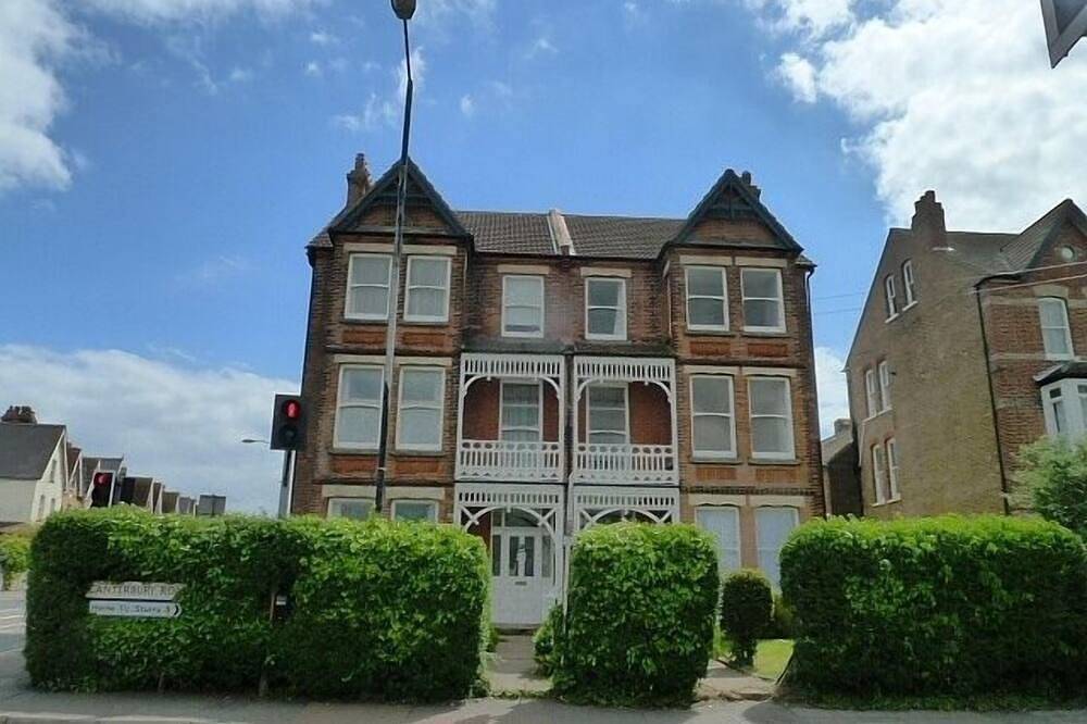 Geheel appartement, Mooie lichte, ruime flat met zeezicht in Herne Bay, Kent