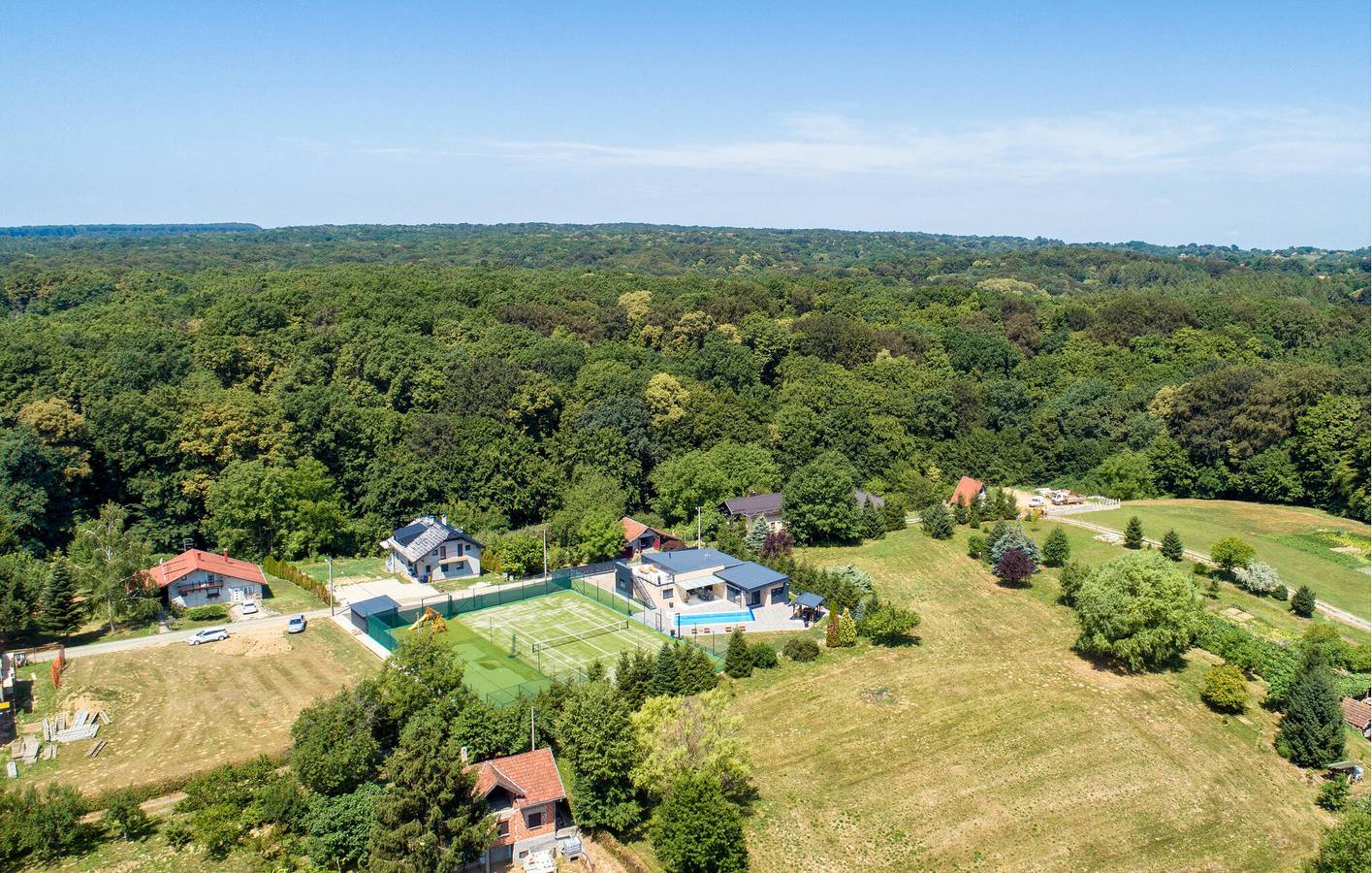 Modernes Apartment mit Pool, Terrasse und WLAN – der perfekte Urlaubsort! in Koprivnica-Krizevci