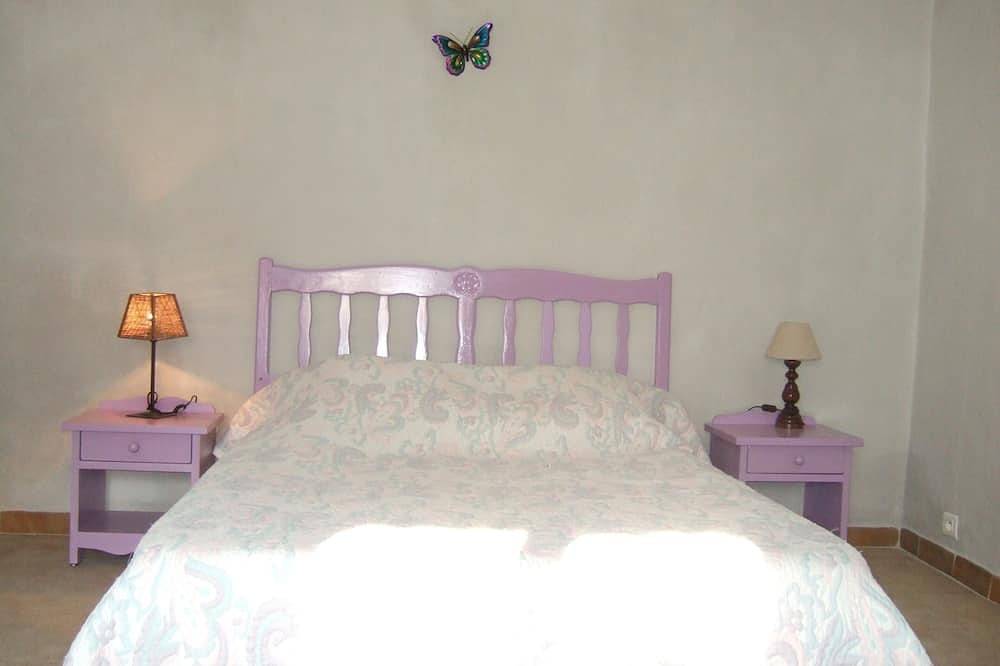 Small Provencal house independent from the Mas in Saint-Alexandre, Region de Nimes