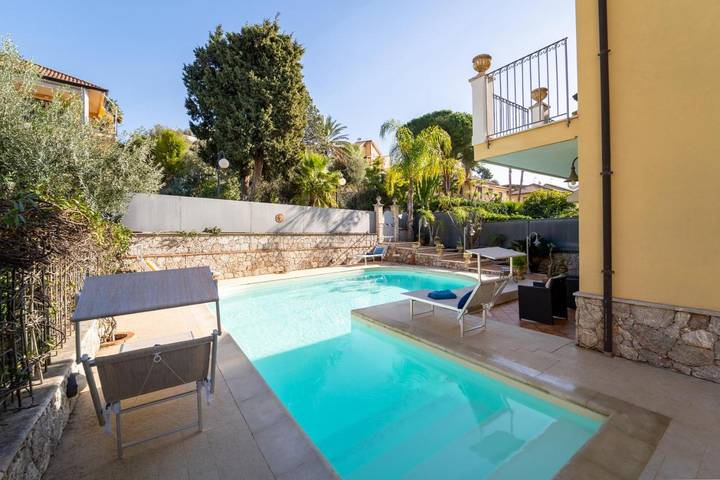 Villa pour 10 personnes, avec piscine ainsi que jacuzzi et balcon à Taormina - 4