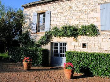 Gîte pour 6 personnes, avec piscine ainsi que terrasse et jardin à Bournand