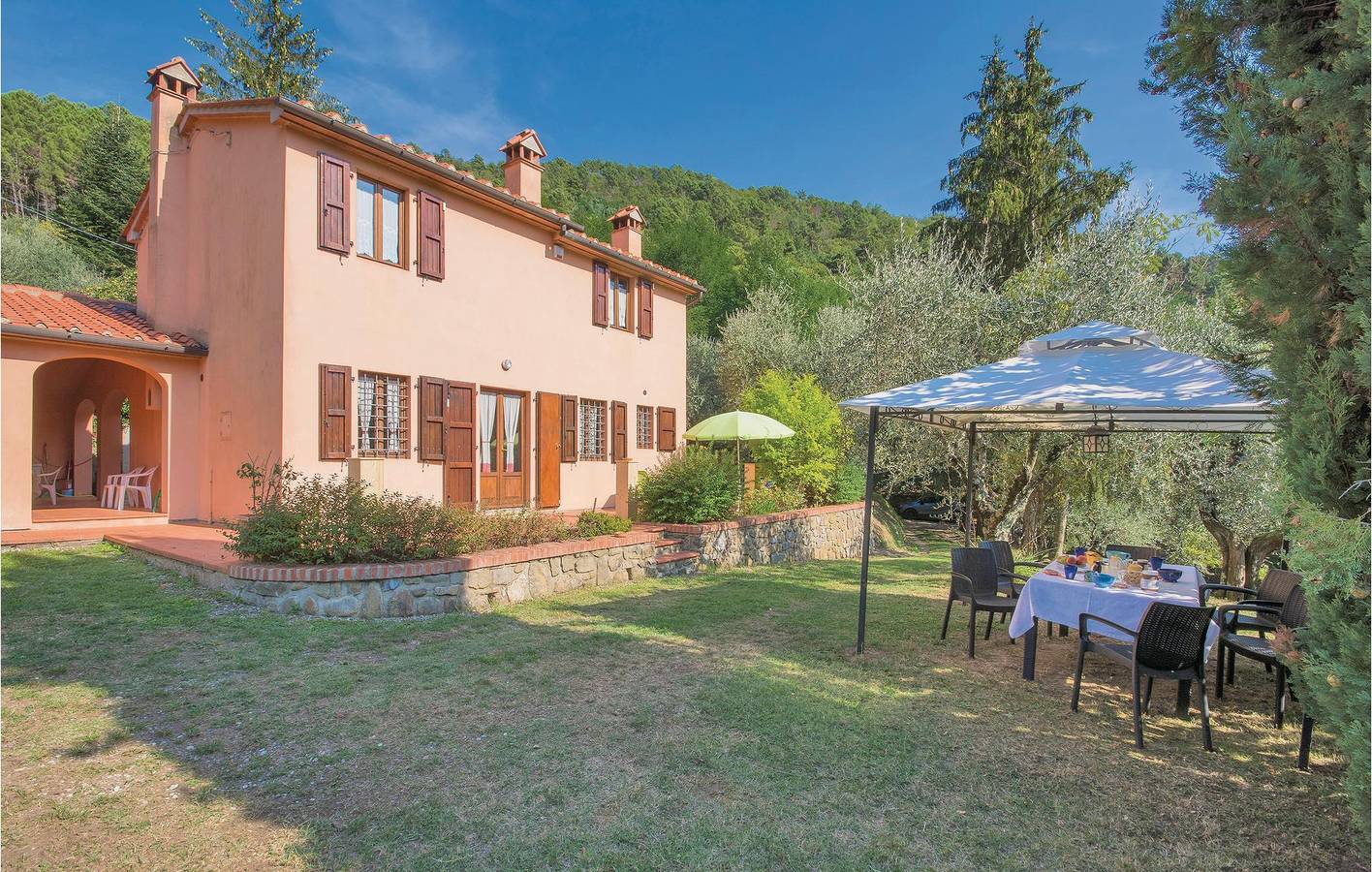 Appartamento con piscina e giardino con parcheggio e WiFi in Marliana, Provincia di Pistoia