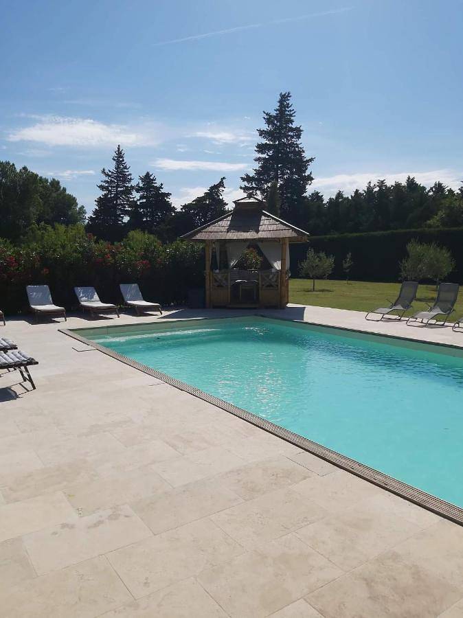 Gîte pour 2 personnes, avec piscine ainsi que vue et jardin à Le Thor - 3