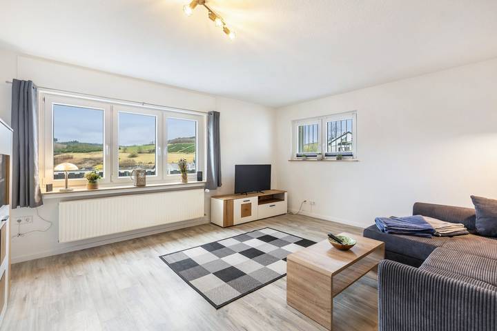 Appartement entier, Appartement « Esselsteigblick » avec vue sur la montagne, terrasse commune et Wi-Fi in Eslohe, Arrondissement du Haut-Sauerland
