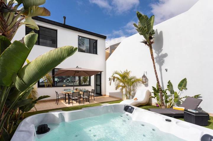 Ferienhaus für 6 Personen, mit Garten und Pool sowie Whirlpool