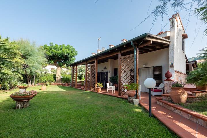 Villa "Azzurra" con vista mare, terrazza privata e aria condizionata in Mazzaforno, Cefalù (Comune)
