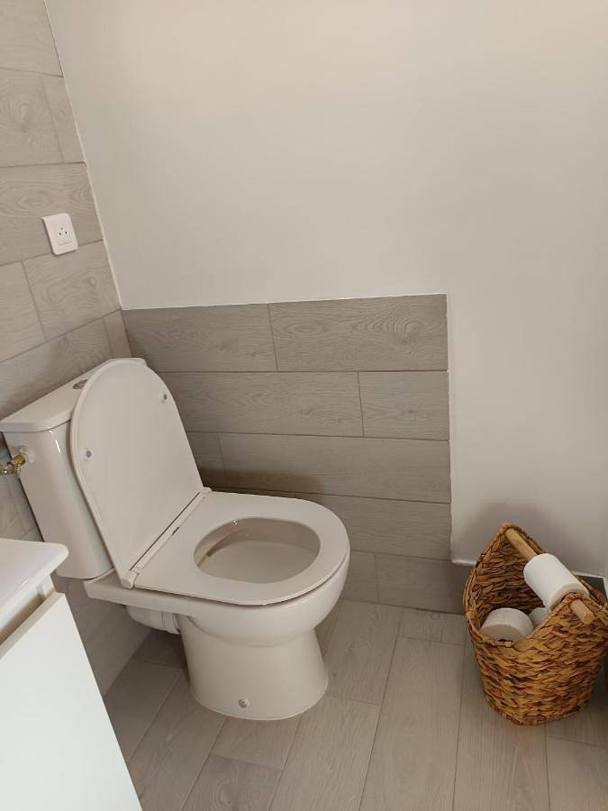 Chambre d’hôte pour 2 personnes, avec jardin et vue ainsi que piscine et terrasse, animaux acceptés dans Parc naturel régional des Préalpes d'Azur - 3