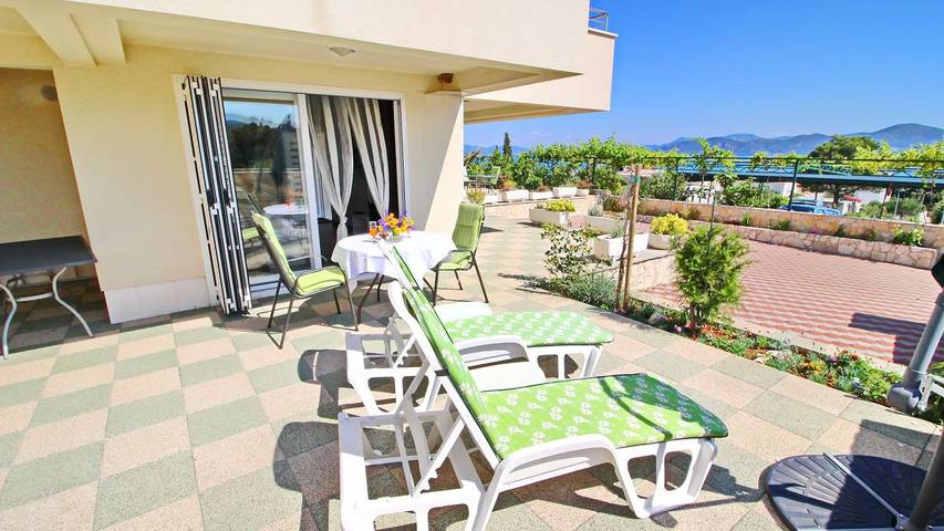 Gîte pour 5 personnes, avec terrasse à Drače