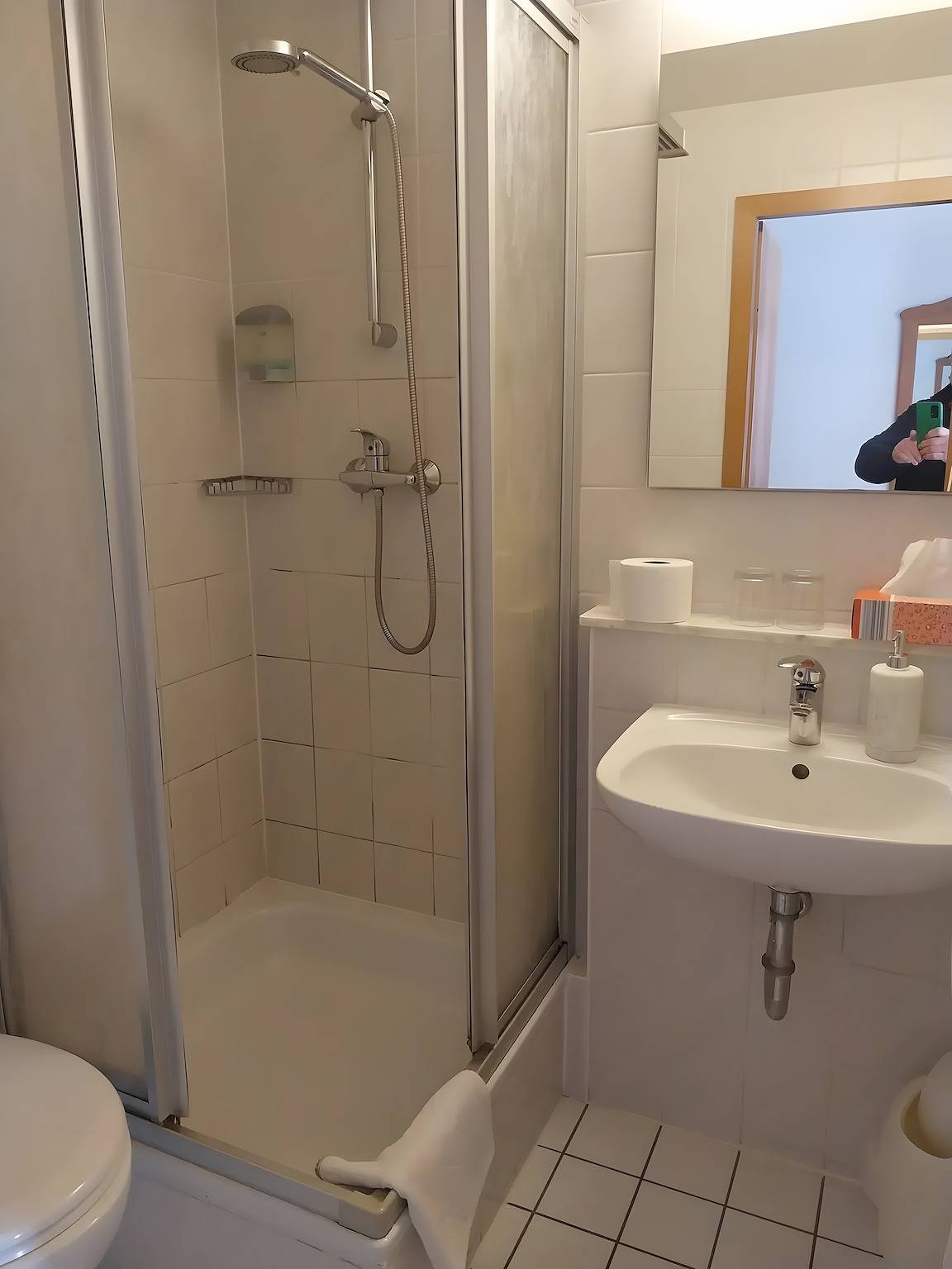 Zimmer 5 – Doppelzimmer mit Bergblick, Gemeinschaftsterrasse und Wlan in Morgenröthe-Rautenkranz, Muldenhammer