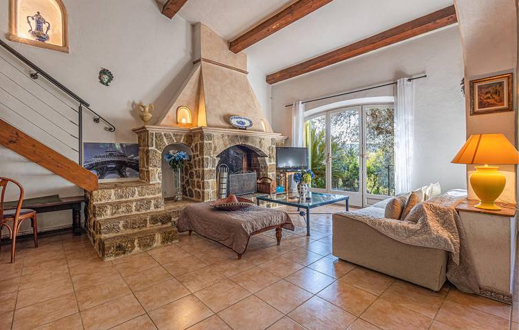 Location de vacances pour 6 personnes, avec piscine ainsi que jardin et terrasse à Peymeinade - 4