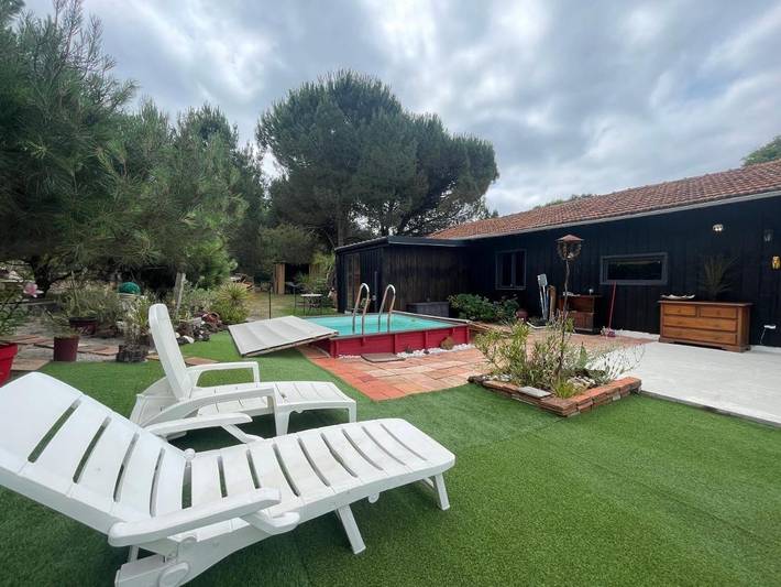 Location de vacances pour 4 personnes, avec piscine ainsi que vue et jardin à Pissos - 4