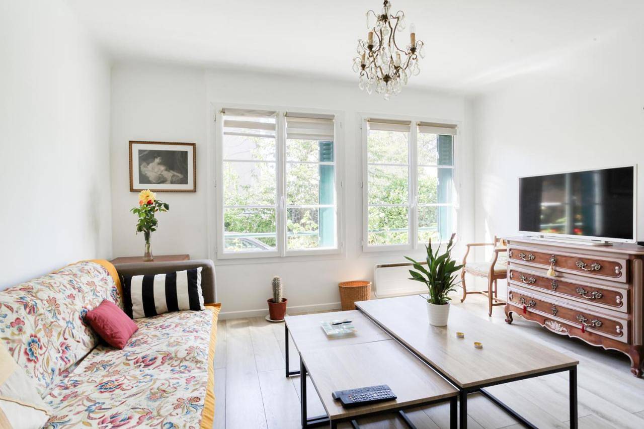 Appartement entier, One-Bedroom Apartment in Rueil-Malmaison, Hauts-de-Seine