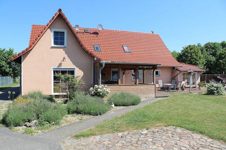 Ferienhaus für 8 Personen, mit Terrasse und Garten