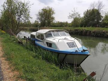 Bateau pour 4 personnes, avec jardin et vue, adapté aux familles à Saint-Hilaire-la-Palud