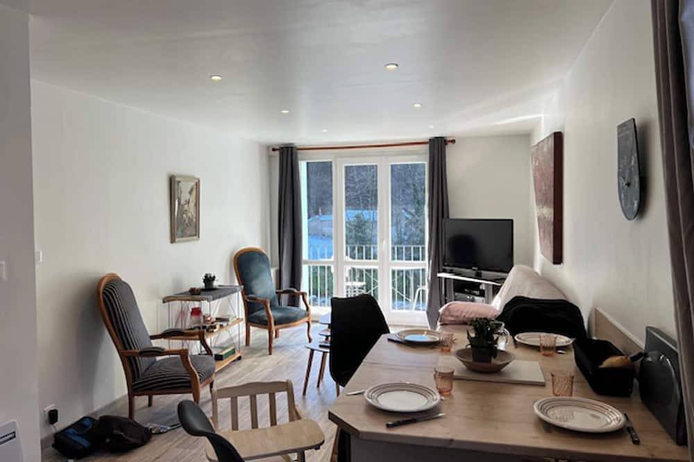 Appartement entier, Ariège calme dépaysement montagne repos randonnée animaux de compagnie acceptés in Couflens, Parc naturel régional des Pyrénées ariégeoises