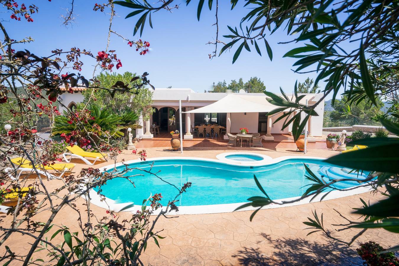 Magnifique maison avec vue montagne, piscine, Wi-Fi, jardin et air conditionné. in Santa Eulària des Riu, Ibiza de l'Est