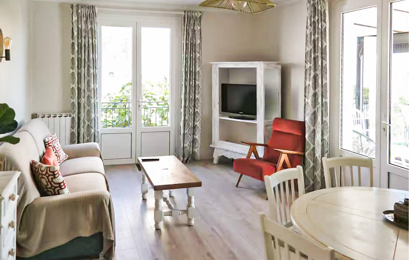 Charming 1-Bedroom Apartment with Pool & Garden, 200m from Castet-Arrouy Center in Castet-Arrouy, Gers