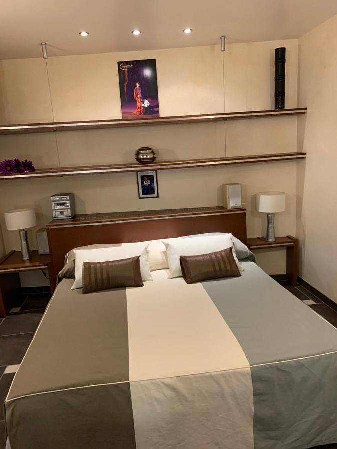 Appartement entier, Loft Chic au Coeur d Orange - Hypercentre - Tout Équipé in Orange, Vaucluse