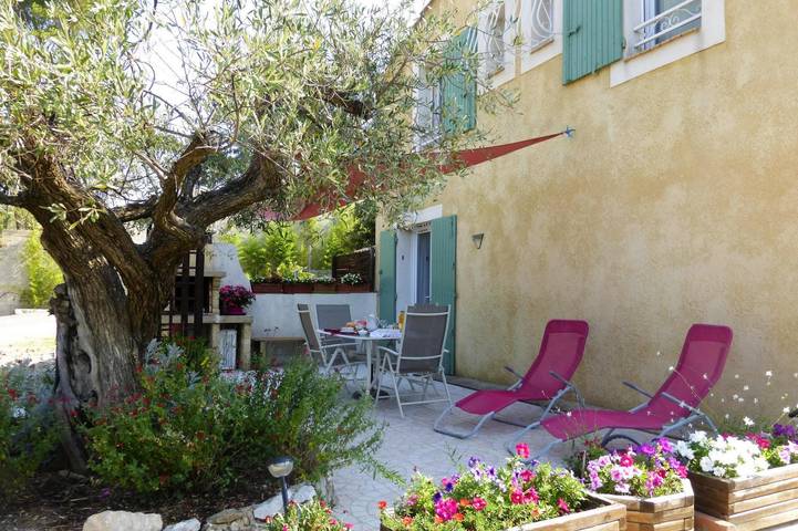 Maison de vacances pour 4 personnes, avec terrasse, animaux acceptés à Bellegarde