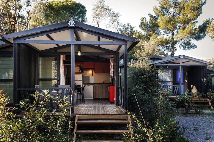 Camping für 5 Personen, mit Terrasse und Garten an der Ligurische Küste