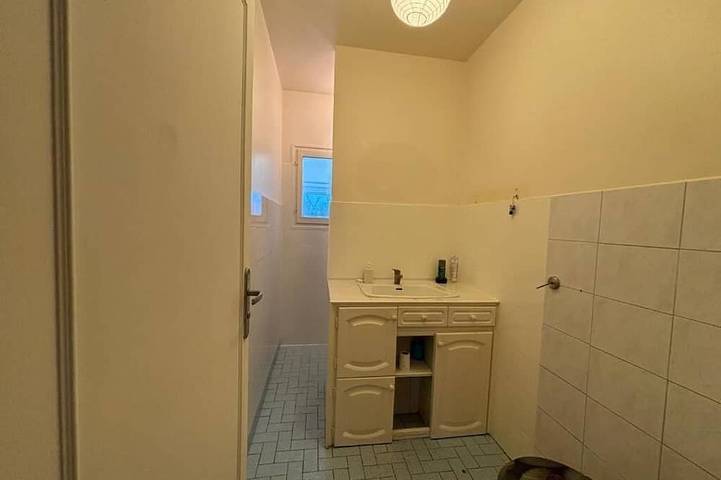 Spacious House for 6-8 Guests | 2 Bathrooms | Easy Access to Paris in Noisy-le-Sec, Seine-Saint-Denis