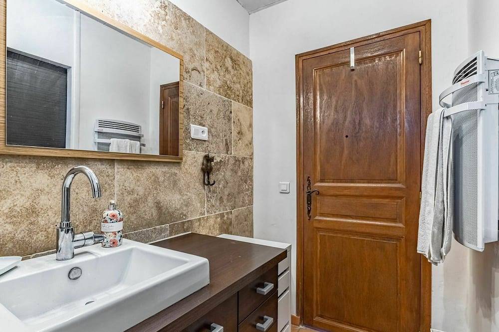 Preciosa casa de vacaciones  con Wifi, piscina privada, Tv, terraza y aparcamiento in Rustrel, Parque natural regional del Luberon