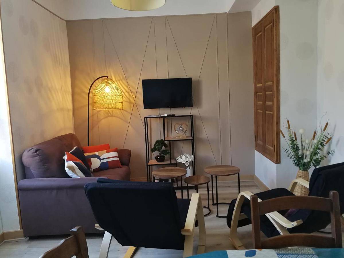 Two-Bedroom House in Montescot, Côte d'Améthyste