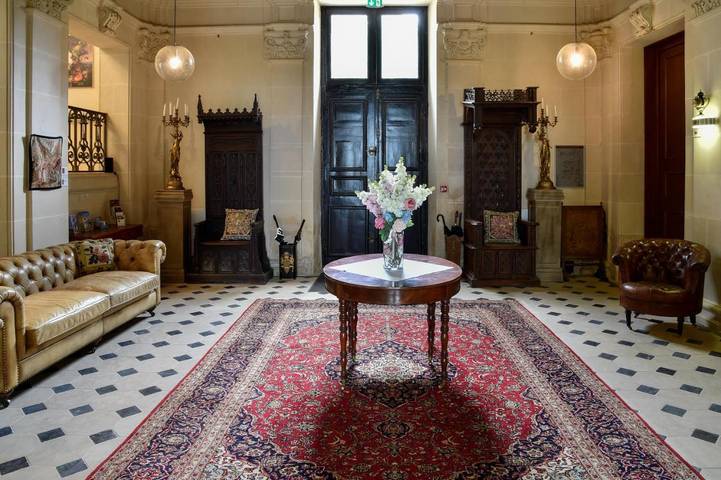 Location de vacances pour 2 personnes, avec vue ainsi que piscine et jardin à Vernantes - 4