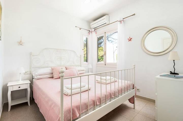 Casa Aina - Four Bedroom Villa, Sleeps 8 in Son Parc, Es Mercadal