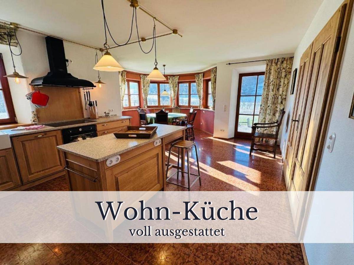 Villa Seeberg - by "Schloss Gessenberg" luxurious vacation home with lake and mountain views, suitable for families and friends in Petting, Rupertiwinkel