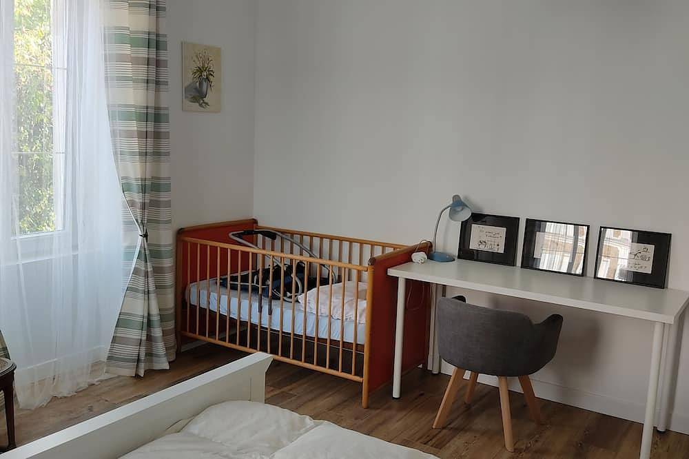 House in the heart of the village in Bernay-Neuvy-en-Champagne, Sarthe