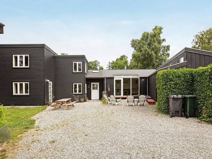 Ferienhaus für 12 Personen, mit Terrasse und Garten sowie Pool