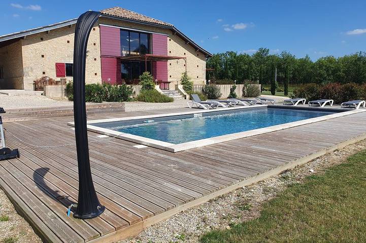 Gîte pour 14 personnes, avec jardin et jacuzzi à Villebramar