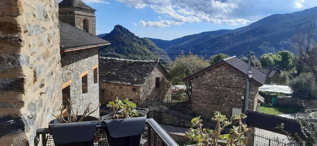 Gîte pour 4 personnes, avec vue et balcon dans Buerba - 3