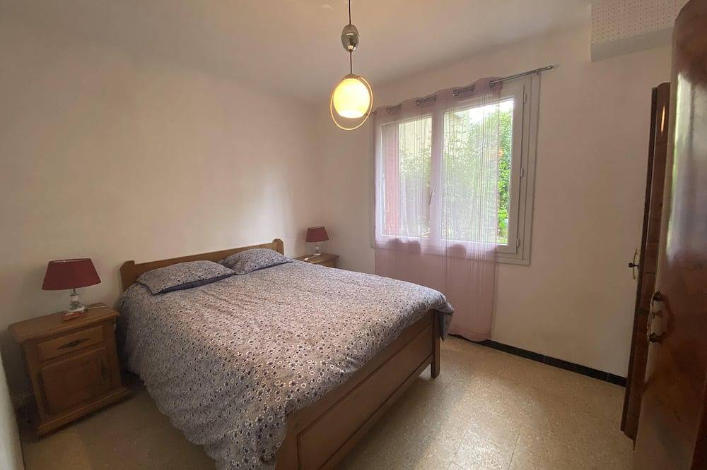 Apartamento entero, 60 m² F3 ground floor apartment in a hillside villa in Vézénobres, Región de Alès