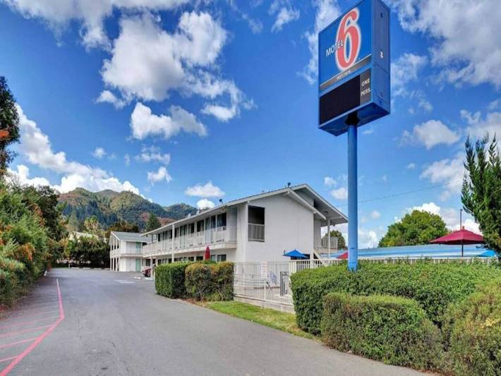 Ganze Wohnung, 1 Queensize-Bett | barrierefreie Dusche in Ukiah, California North Coast