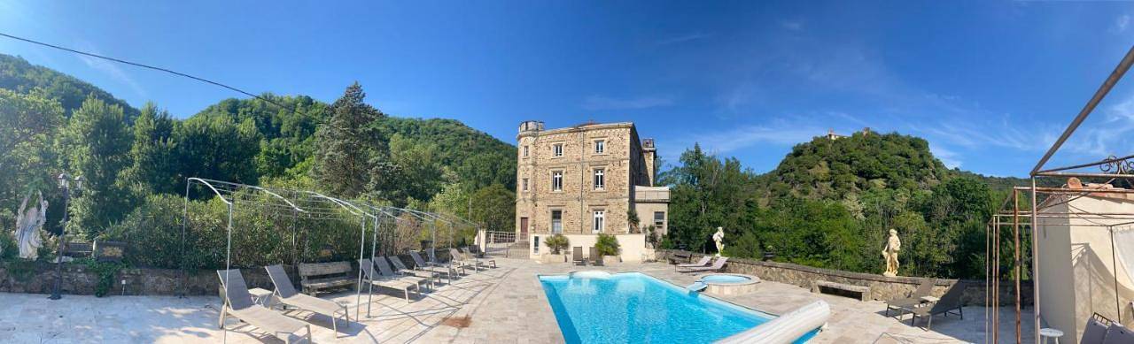 Queen Suite with Spa Bath in Saint-Uze, Région de Valence
