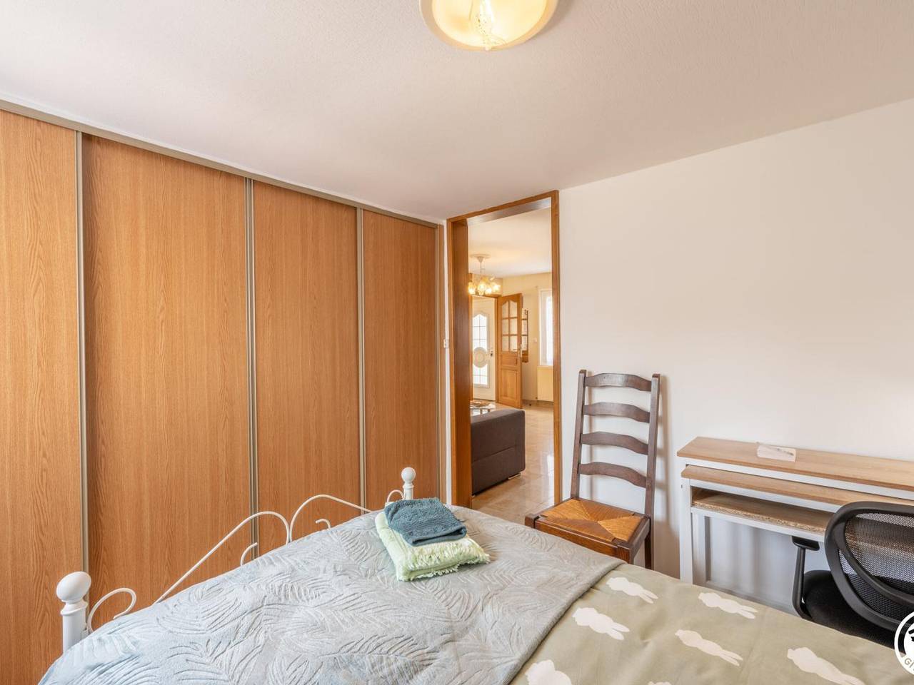 Casa independiente acogedora con 2 habitaciones, patio y Wifi en Formerie in Formerie, Río Oise